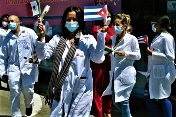 Brigata medica cubana che rientra dal Messico