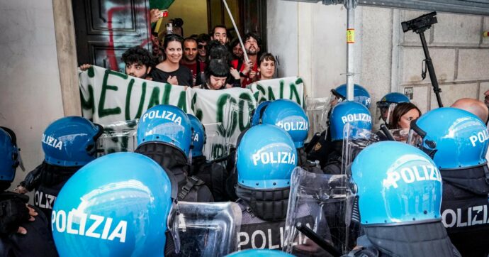 polizia e studenti